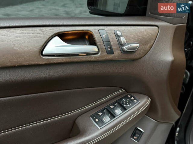 Чорний Мерседес ГЛС-Класс, об'ємом двигуна 2.99 л та пробігом 105 тис. км за 50000 $, фото 8 на Automoto.ua