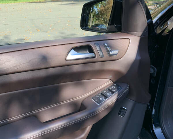 Мерседес ГЛС-Класс 2018 у Києві на Automoto.ua Чорний Мерседес ГЛС-Класс, об'ємом двигуна 2.99 л та пробігом 53 тис. км за 55000 $, фото 23 на Automoto.ua