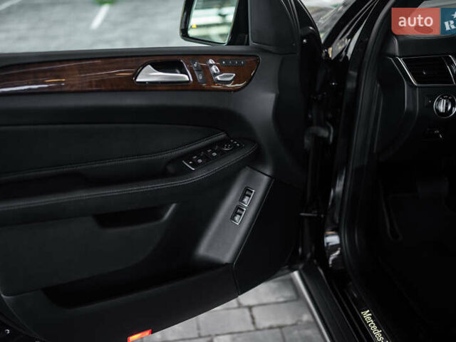 Мерседес ГЛС-Класс 2018 у Львові на Automoto.ua Чорний Мерседес ГЛС-Класс, об'ємом двигуна 3 л та пробігом 150 тис. км за 39500 $, фото 12 на Automoto.ua