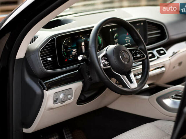 Мерседес ГЛС-Класс 2020 у Сарнах на Automoto.ua Чорний Мерседес ГЛС-Класс, об'ємом двигуна 2.93 л та пробігом 353 тис. км за 69999 $, фото 49 на Automoto.ua