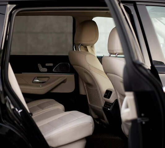Мерседес ГЛС-Класс 2020 у Сарнах на Automoto.ua Чорний Мерседес ГЛС-Класс, об'ємом двигуна 2.93 л та пробігом 353 тис. км за 69999 $, фото 28 на Automoto.ua