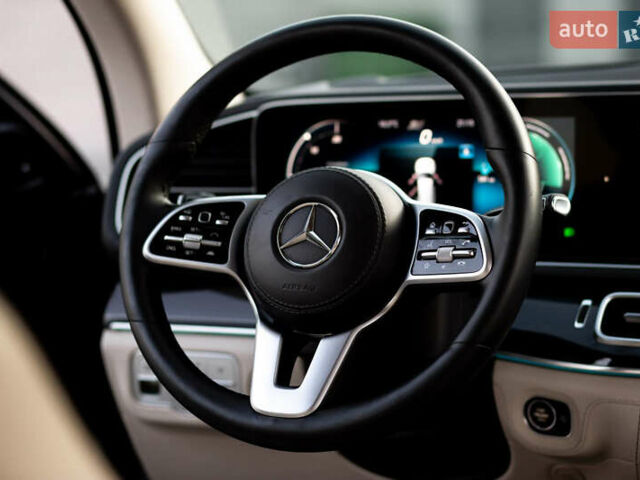 Мерседес ГЛС-Класс 2020 у Сарнах на Automoto.ua Чорний Мерседес ГЛС-Класс, об'ємом двигуна 2.93 л та пробігом 353 тис. км за 69999 $, фото 46 на Automoto.ua