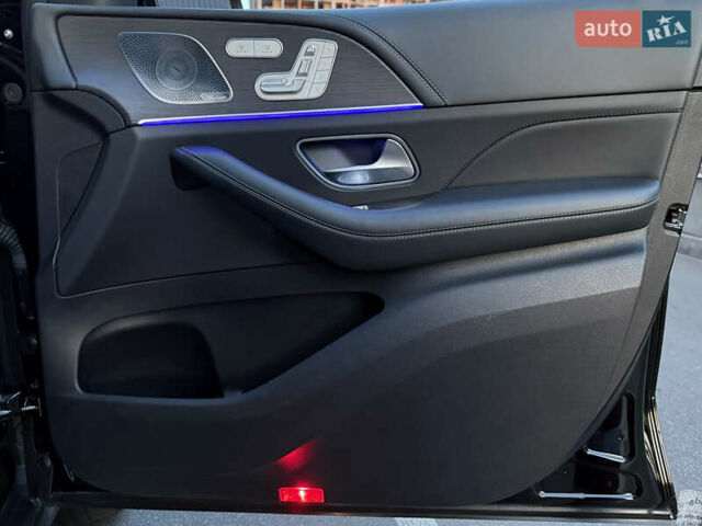 Черный Мерседес ГЛС-Класс, объемом двигателя 3.98 л и пробегом 131 тыс. км за 109000 $, фото 60 на Automoto.ua