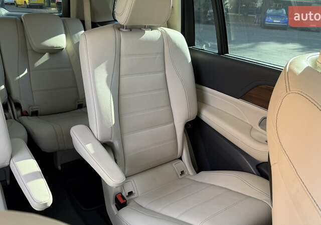 Красный Мерседес ГЛС-Класс, объемом двигателя 3.98 л и пробегом 83 тыс. км за 80000 $, фото 13 на Automoto.ua