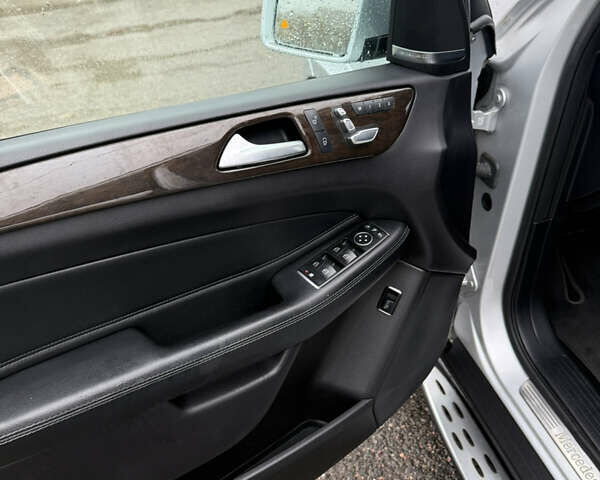 Сірий Мерседес ГЛС-Класс, об'ємом двигуна 3 л та пробігом 175 тис. км за 24900 $, фото 18 на Automoto.ua