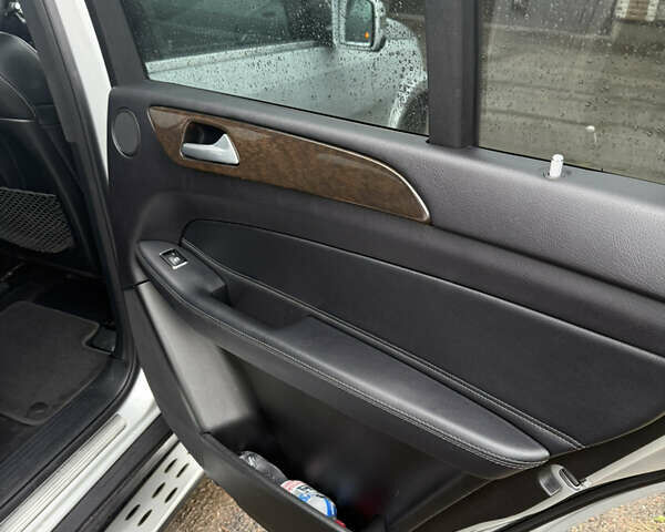 Сірий Мерседес ГЛС-Класс, об'ємом двигуна 3 л та пробігом 175 тис. км за 24900 $, фото 11 на Automoto.ua