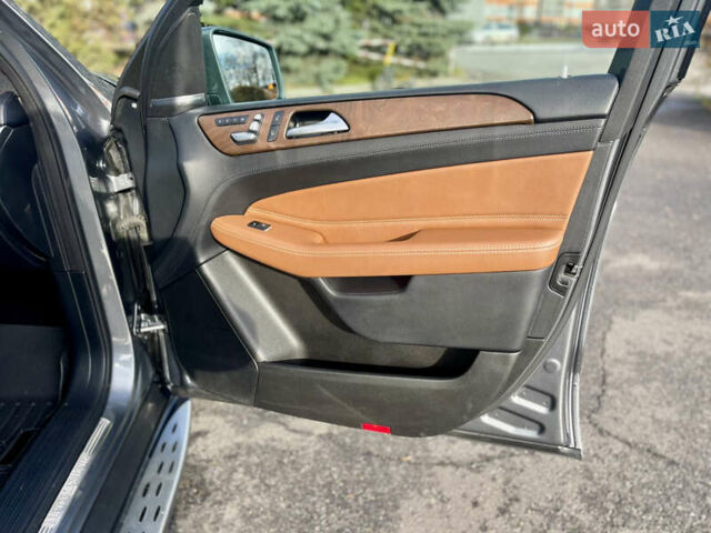 Сірий Мерседес ГЛС-Класс, об'ємом двигуна 3 л та пробігом 167 тис. км за 33777 $, фото 16 на Automoto.ua