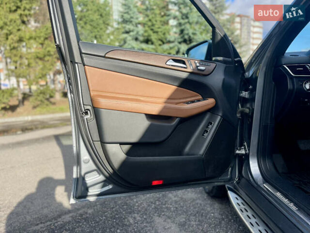 Сірий Мерседес ГЛС-Класс, об'ємом двигуна 3 л та пробігом 167 тис. км за 33777 $, фото 13 на Automoto.ua