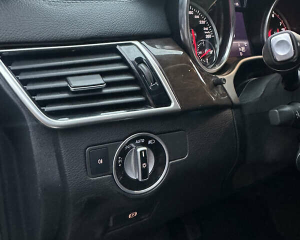 Сірий Мерседес ГЛС-Класс, об'ємом двигуна 3 л та пробігом 177 тис. км за 29900 $, фото 18 на Automoto.ua