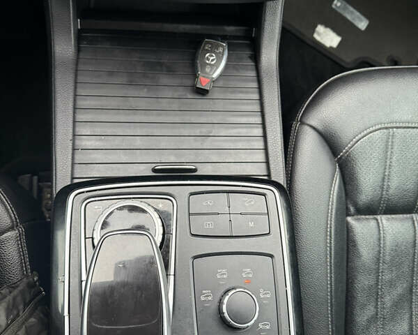 Сірий Мерседес ГЛС-Класс, об'ємом двигуна 3 л та пробігом 175 тис. км за 24900 $, фото 21 на Automoto.ua