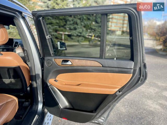 Сірий Мерседес ГЛС-Класс, об'ємом двигуна 3 л та пробігом 167 тис. км за 33777 $, фото 7 на Automoto.ua