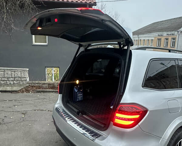 Сірий Мерседес ГЛС-Класс, об'ємом двигуна 3 л та пробігом 177 тис. км за 29900 $, фото 15 на Automoto.ua