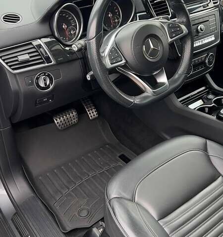 Серый Мерседес ГЛС-Класс, объемом двигателя 3 л и пробегом 39 тыс. км за 49000 $, фото 27 на Automoto.ua