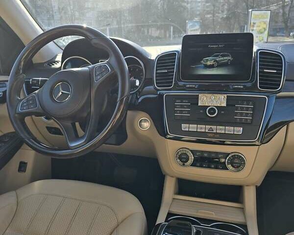 Серый Мерседес ГЛС-Класс, объемом двигателя 3 л и пробегом 110 тыс. км за 45550 $, фото 45 на Automoto.ua