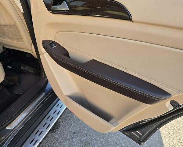 Серый Мерседес ГЛС-Класс, объемом двигателя 3 л и пробегом 110 тыс. км за 45550 $, фото 31 на Automoto.ua