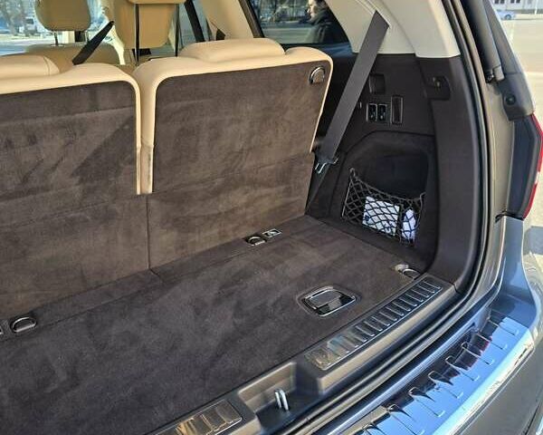 Серый Мерседес ГЛС-Класс, объемом двигателя 3 л и пробегом 110 тыс. км за 45550 $, фото 49 на Automoto.ua