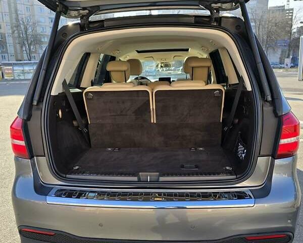 Серый Мерседес ГЛС-Класс, объемом двигателя 3 л и пробегом 110 тыс. км за 45550 $, фото 47 на Automoto.ua