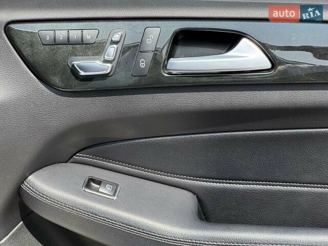 Серый Мерседес ГЛС-Класс, объемом двигателя 3 л и пробегом 91 тыс. км за 39000 $, фото 47 на Automoto.ua