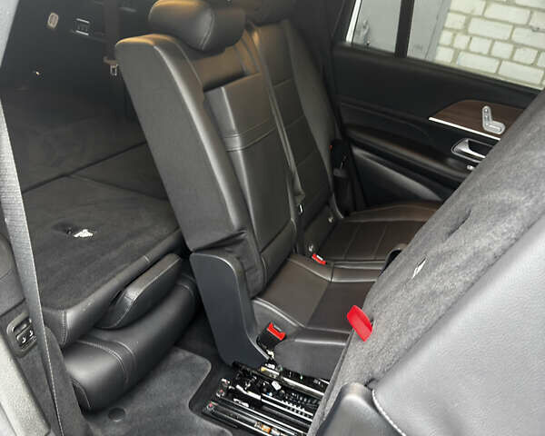 Серый Мерседес ГЛС-Класс, объемом двигателя 3 л и пробегом 77 тыс. км за 55555 $, фото 32 на Automoto.ua