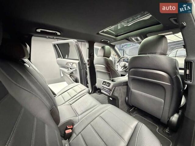 Серый Мерседес ГЛС-Класс, объемом двигателя 3 л и пробегом 81 тыс. км за 85900 $, фото 52 на Automoto.ua