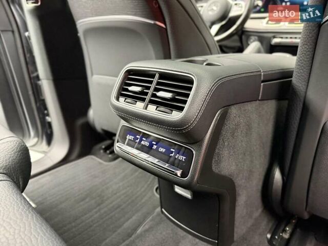 Серый Мерседес ГЛС-Класс, объемом двигателя 3 л и пробегом 81 тыс. км за 85900 $, фото 53 на Automoto.ua