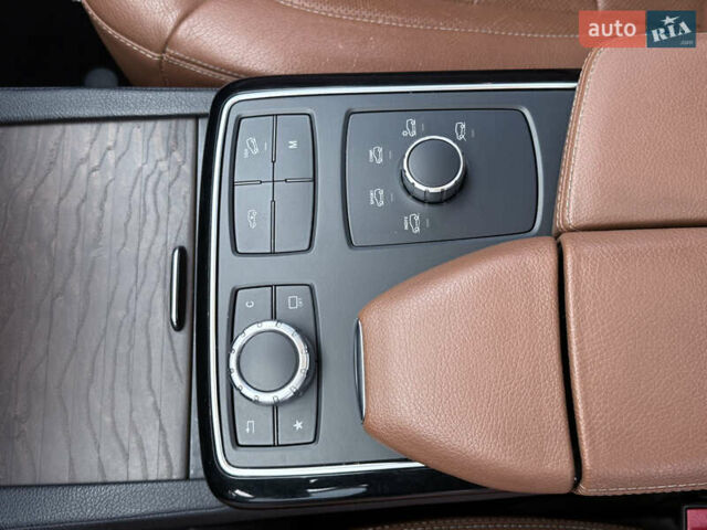 Синий Мерседес ГЛС-Класс, объемом двигателя 3 л и пробегом 290 тыс. км за 29900 $, фото 40 на Automoto.ua