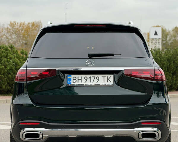 Мерседес ГЛС-Класс 2024 у Києві на Automoto.ua Зелений Мерседес ГЛС-Класс, об'ємом двигуна 2.93 л та пробігом 10 тис. км за 124900 $, фото 5 на Automoto.ua