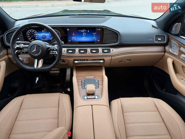 Мерседес ГЛС-Класс 2024 у Києві на Automoto.ua Зелений Мерседес ГЛС-Класс, об'ємом двигуна 2.93 л та пробігом 10 тис. км за 124900 $, фото 9 на Automoto.ua