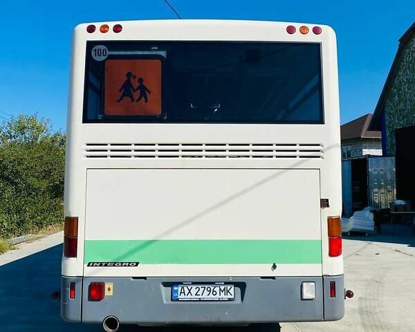 Зелений Мерседес Інтегро, об'ємом двигуна 11.97 л та пробігом 450 тис. км за 15000 $, фото 4 на Automoto.ua