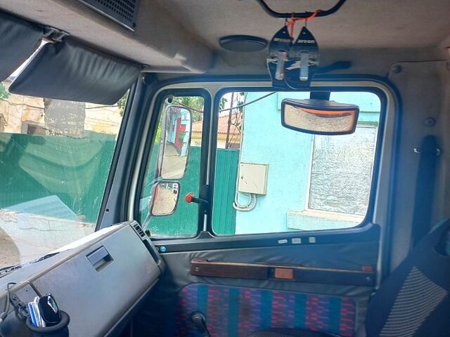 Мерседес ЛН, объемом двигателя 4 л и пробегом 454 тыс. км за 8500 $, фото 4 на Automoto.ua