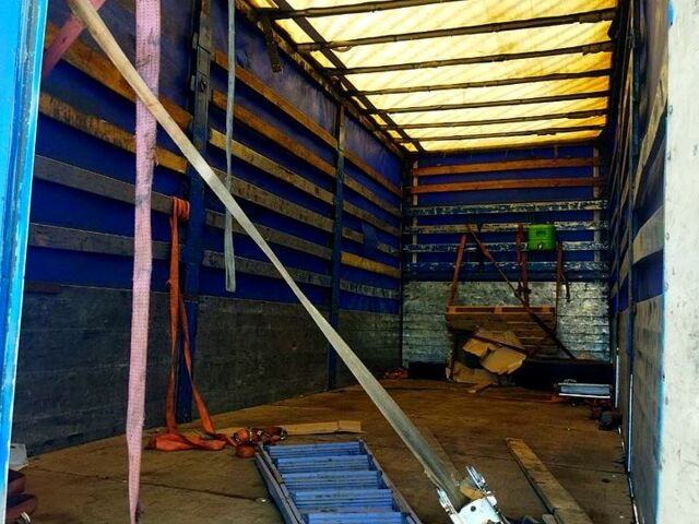 Синий Мерседес ЛН, объемом двигателя 11 л и пробегом 300 тыс. км за 9000 $, фото 5 на Automoto.ua