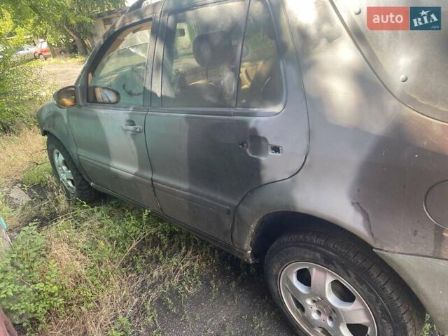 Білий Мерседес М-Клас, об'ємом двигуна 3.2 л та пробігом 180 тис. км за 3333 $, фото 3 на Automoto.ua