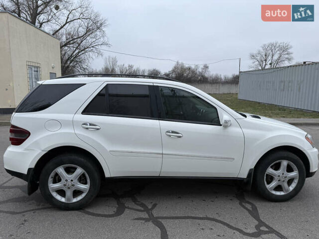 Білий Мерседес М-Клас, об'ємом двигуна 3.5 л та пробігом 265 тис. км за 6400 $, фото 6 на Automoto.ua