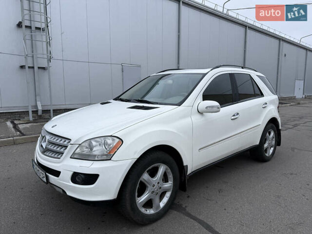 Білий Мерседес М-Клас, об'ємом двигуна 3.5 л та пробігом 265 тис. км за 6400 $, фото 1 на Automoto.ua