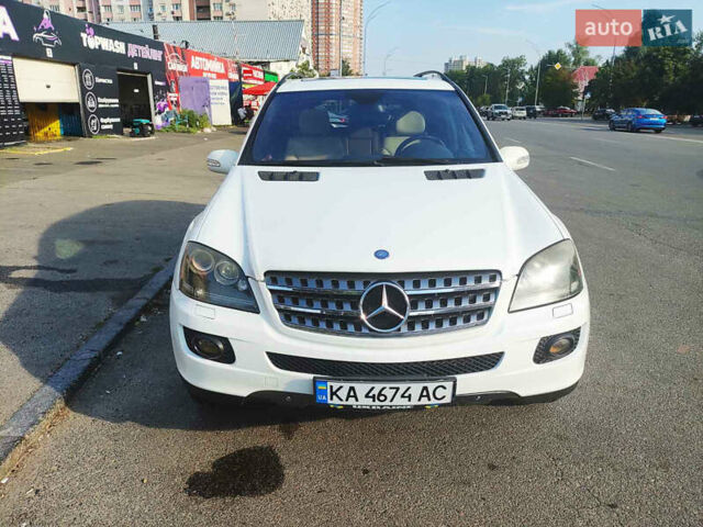 Білий Мерседес М-Клас, об'ємом двигуна 3.5 л та пробігом 130 тис. км за 10600 $, фото 3 на Automoto.ua