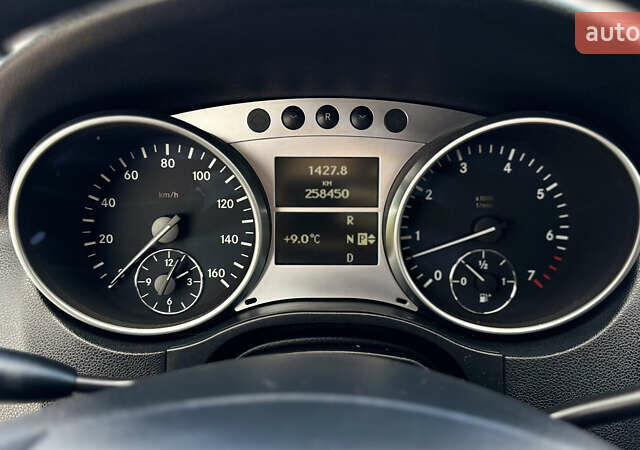 Белый Мерседес М-Класс, объемом двигателя 3.5 л и пробегом 258 тыс. км за 10900 $, фото 28 на Automoto.ua