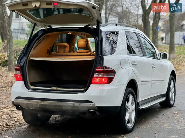 Белый Мерседес М-Класс, объемом двигателя 3.5 л и пробегом 154 тыс. км за 11800 $, фото 21 на Automoto.ua