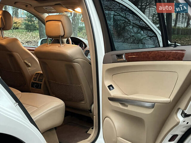 Белый Мерседес М-Класс, объемом двигателя 3.5 л и пробегом 154 тыс. км за 11800 $, фото 22 на Automoto.ua