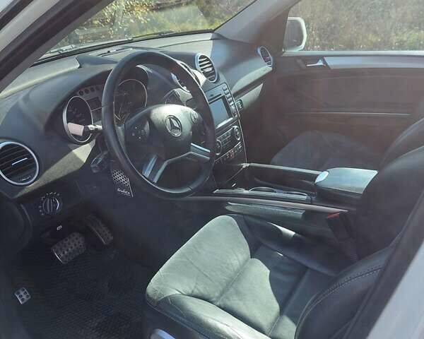 Мерседес М-Класс 2008 в Фастове на Automoto.ua Белый Мерседес М-Класс, объемом двигателя 3.5 л и пробегом 261 тыс. км за 12800 $, фото 2 на Automoto.ua