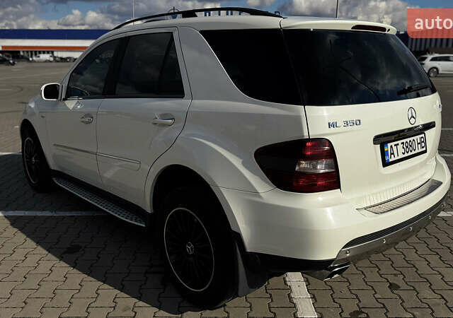 Белый Мерседес М-Класс, объемом двигателя 3.5 л и пробегом 258 тыс. км за 10900 $, фото 4 на Automoto.ua