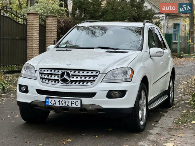 Белый Мерседес М-Класс, объемом двигателя 3.5 л и пробегом 154 тыс. км за 11800 $, фото 5 на Automoto.ua