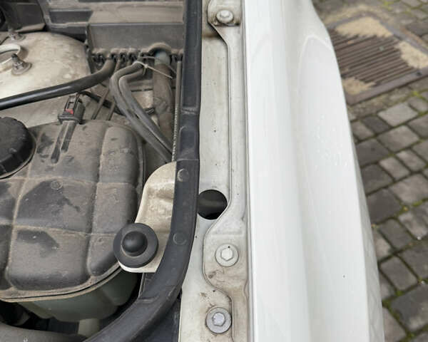 Белый Мерседес М-Класс, объемом двигателя 2.99 л и пробегом 275 тыс. км за 13800 $, фото 10 на Automoto.ua