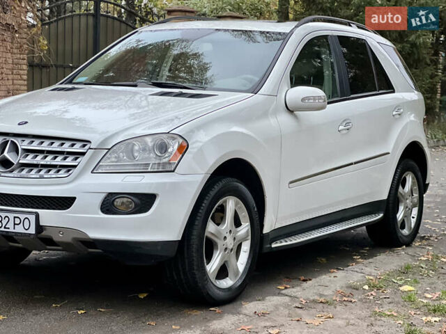 Белый Мерседес М-Класс, объемом двигателя 3.5 л и пробегом 154 тыс. км за 11800 $, фото 4 на Automoto.ua