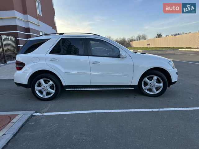 Белый Мерседес М-Класс, объемом двигателя 3 л и пробегом 266 тыс. км за 11650 $, фото 9 на Automoto.ua