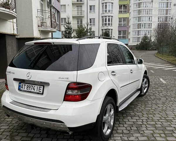 Белый Мерседес М-Класс, объемом двигателя 2.99 л и пробегом 275 тыс. км за 13800 $, фото 2 на Automoto.ua