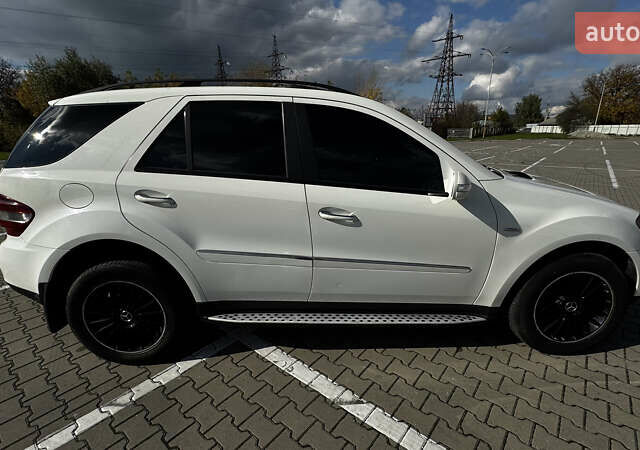 Белый Мерседес М-Класс, объемом двигателя 3.5 л и пробегом 258 тыс. км за 10900 $, фото 7 на Automoto.ua