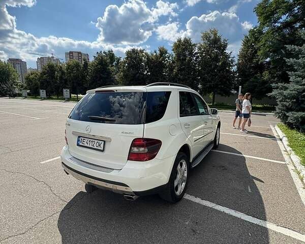 Белый Мерседес М-Класс, объемом двигателя 3.5 л и пробегом 215 тыс. км за 12100 $, фото 19 на Automoto.ua