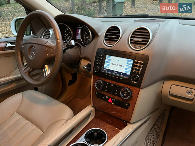 Белый Мерседес М-Класс, объемом двигателя 3.5 л и пробегом 154 тыс. км за 11800 $, фото 27 на Automoto.ua