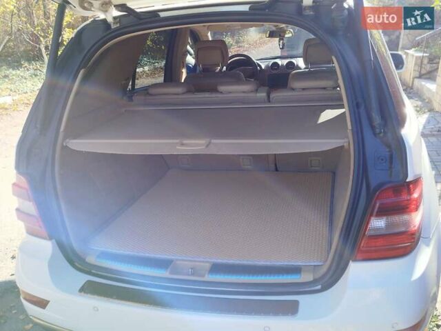 Мерседес М-Класс 2008 в Виннице на Automoto.ua Белый Мерседес М-Класс, объемом двигателя 3.5 л и пробегом 200 тыс. км за 13500 $, фото 12 на Automoto.ua