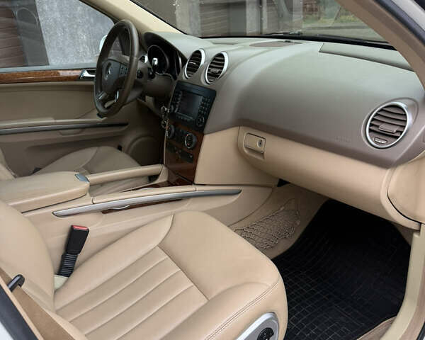 Белый Мерседес М-Класс, объемом двигателя 2.99 л и пробегом 275 тыс. км за 13800 $, фото 6 на Automoto.ua